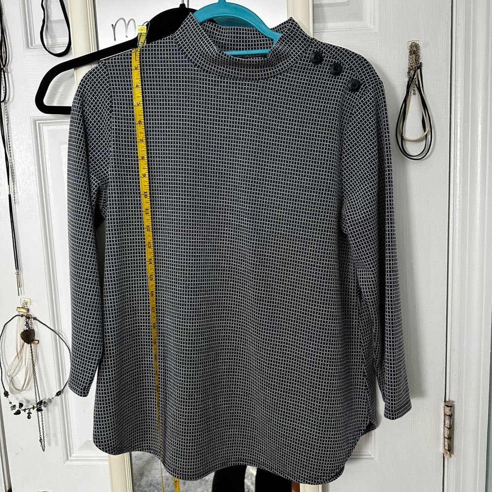 VAN HEUSEN Women's Mock Neck Geometric Print Stretch Long Sleeve Top Size M